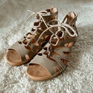 Earth Spirit Gladiator Sandals NWOT
